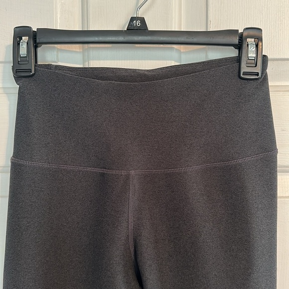 MPG Grey Athletic Capri leggings size small - Picture 3 of 4
